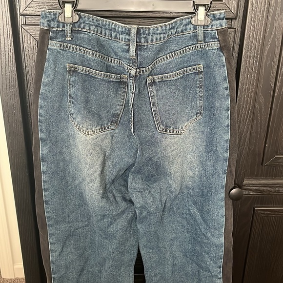 Wide leg denims with black side stripe. - Picture 7 of 7